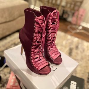 Steve Madden Dk Purple Lace Up Heels